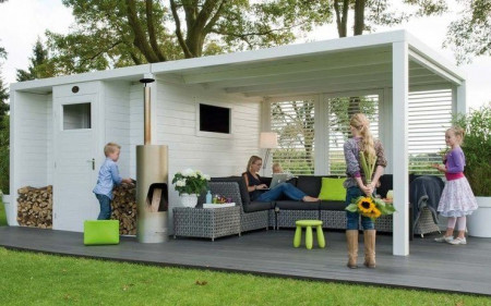 Садовый домик из минибруса, 5.7х4, 8.2 кв. м, с террасой 