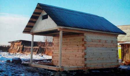 Сруб бани из бруса 15х15 см, размер 3х5 м