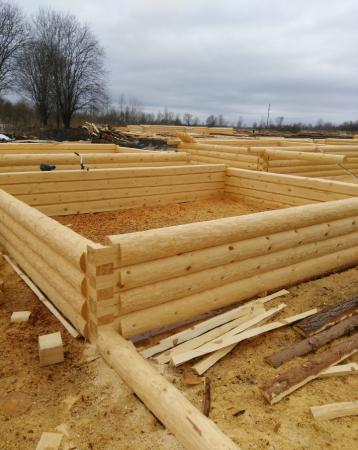 Сруб бани 4,1х5,1 м из рубленного бревна (в лапу, полулафет), пятистенок