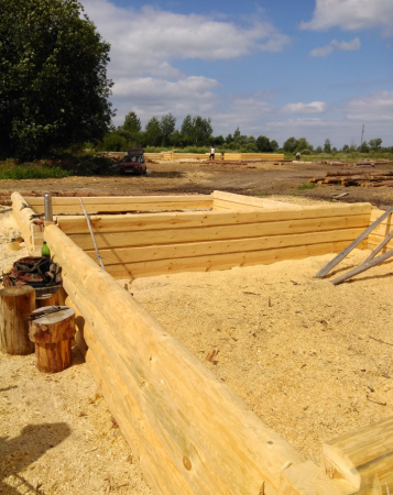 Сруб бани 4,1х5,1 м из рубленного бревна (в лапу, полулафет), пятистенок