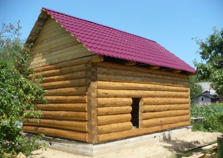 Сруб бани 4,1х5,1 м из рубленного бревна (в лапу, полулафет), пятистенок