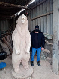 Деревянная скульптура медведя для сада