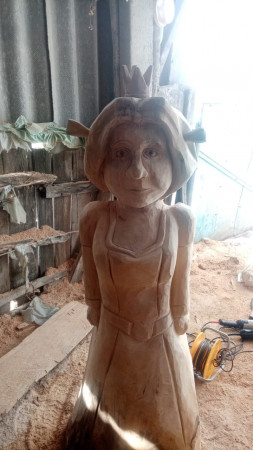 Деревянная скульптура Фионы из «Шрека»