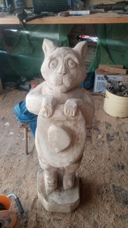 Парковая фигура кота в сапогах из «Шрека»