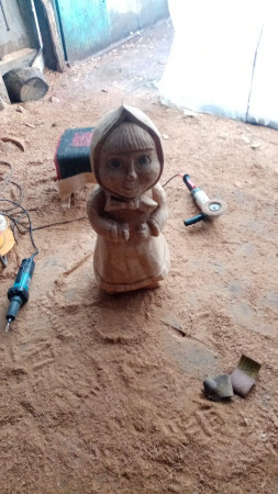 Скульптура Маши из мультфильма «Маша и Медведь»