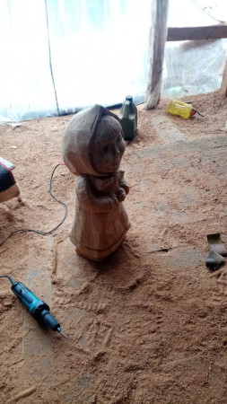 Скульптура Маши из мультфильма «Маша и Медведь»