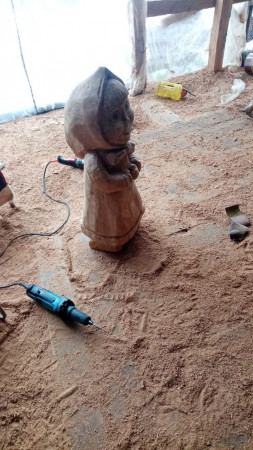 Скульптура Маши из мультфильма «Маша и Медведь»