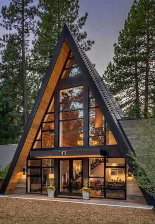 Двухэтажный A-Frame дом, 8x8 метра, 158 кв. м