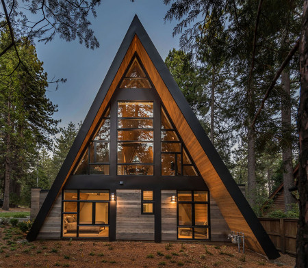 Двухэтажный A-Frame дом, 8x8 метра, 158 кв. м