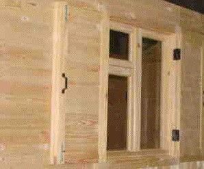 Деревянная бытовка с окном и ставнями 4х2,3 м, крыша - рубероид