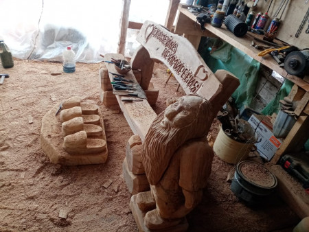 Оригинальная скульптура «Скамейка примирения»