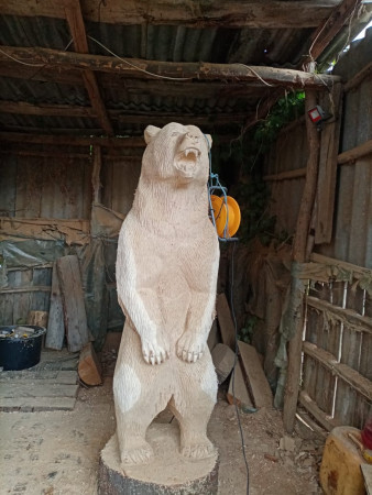 Медведь с пеньком