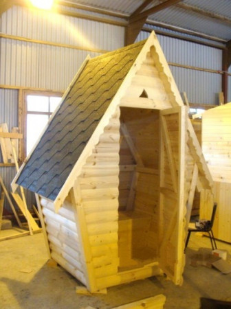 Туалет "Лесной" (блок-хаус и дикий горбыль)