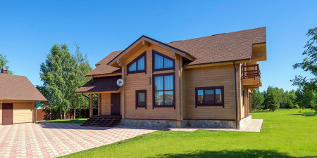 Загородный коттедж с открытой террасой, двумя балконами и вторым светом, 2 этажа, 226 м2