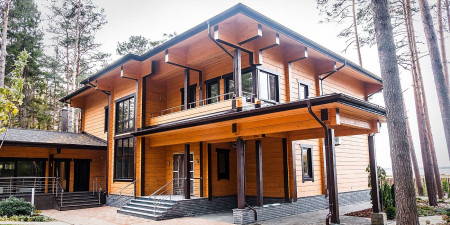 Дом из клеёного бруса с бассейном и навесом для автомобиля, 2 этажа, 612 м2