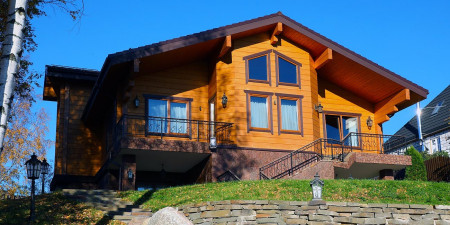 Загородный коттедж из клеёного бруса с мансардой, 2 этажа, 305 м2
