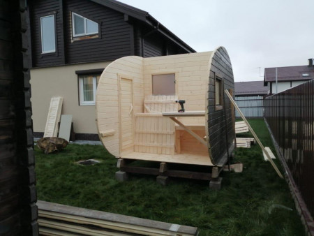 Маленькая овальная баня-бочка 4х2 м