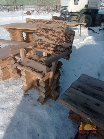 Лавки, скамейки и столы из бревна
