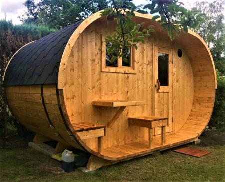 Баня овало бочка, 6х2,4 м, с раздевалкой и крыльцом