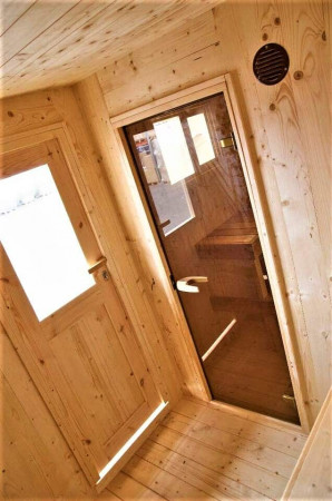 Баня овало бочка, 6х2,4 м, с раздевалкой и крыльцом