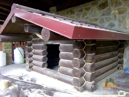 Собачьи будки из бревна