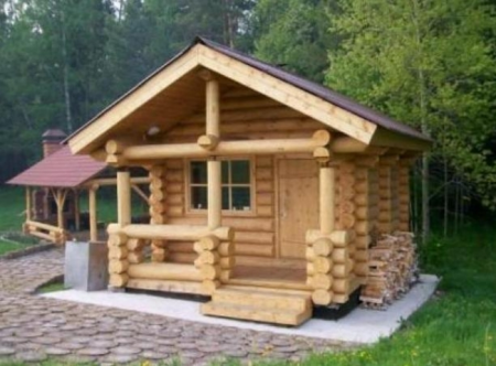 Баня из рубленного бревна 4,2х4,2 м, 10.6 кв. м, с террасой